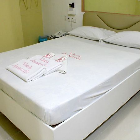 Vista Apartelle Makati City Екстер'єр фото