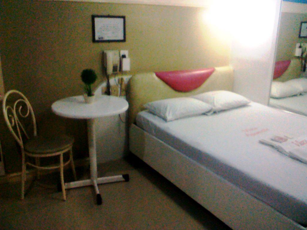 Vista Apartelle Makati City Екстер'єр фото