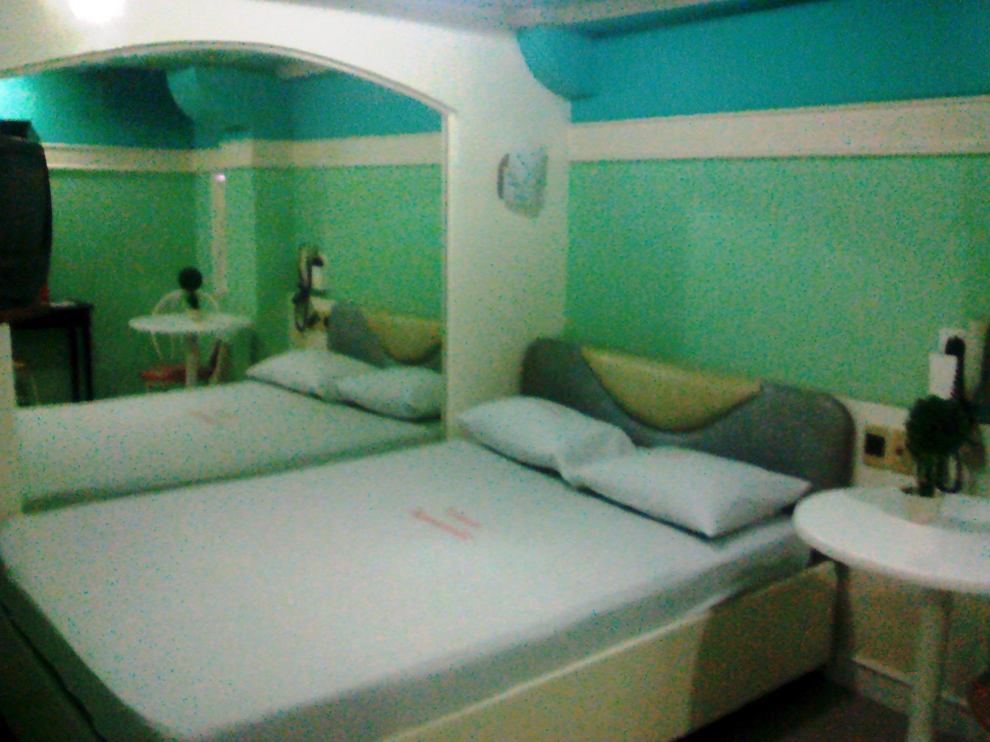 Vista Apartelle Makati City Екстер'єр фото