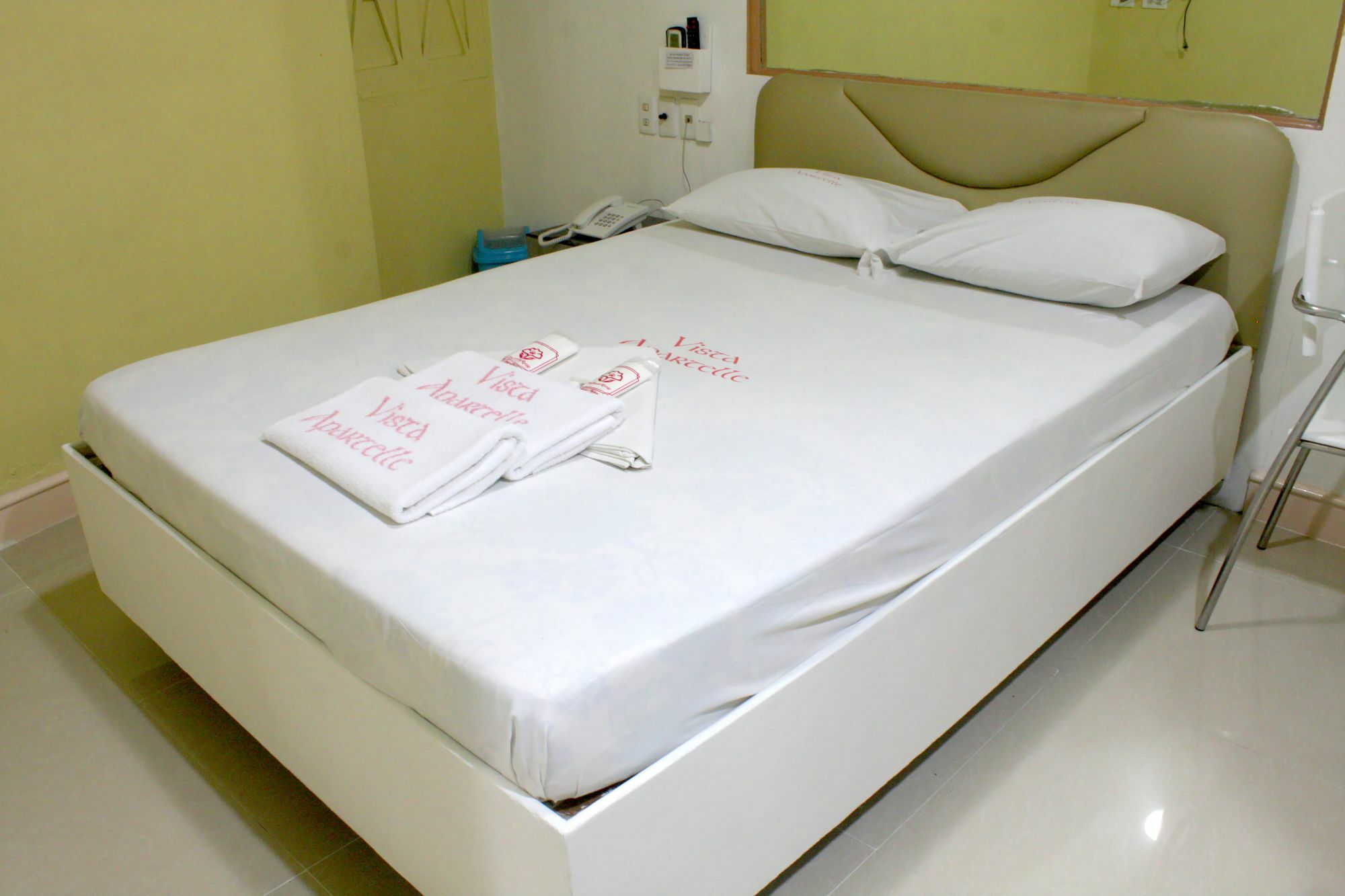 Vista Apartelle Makati City Екстер'єр фото