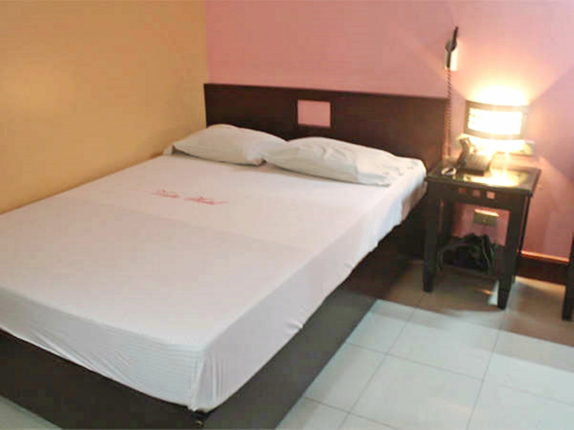 Vista Apartelle Makati City Екстер'єр фото