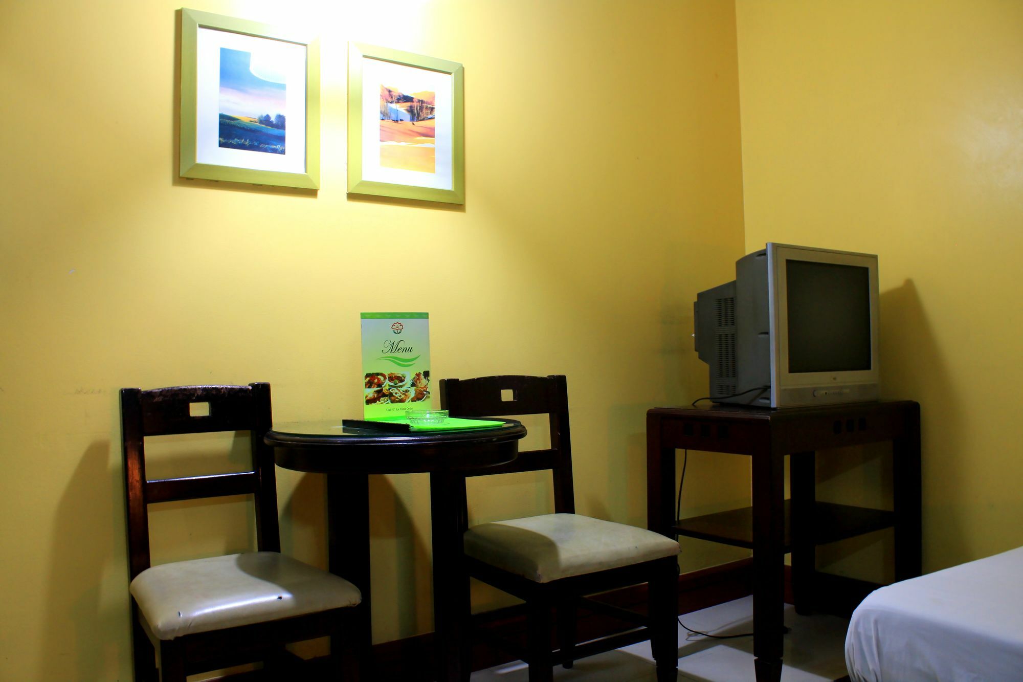 Vista Apartelle Makati City Екстер'єр фото
