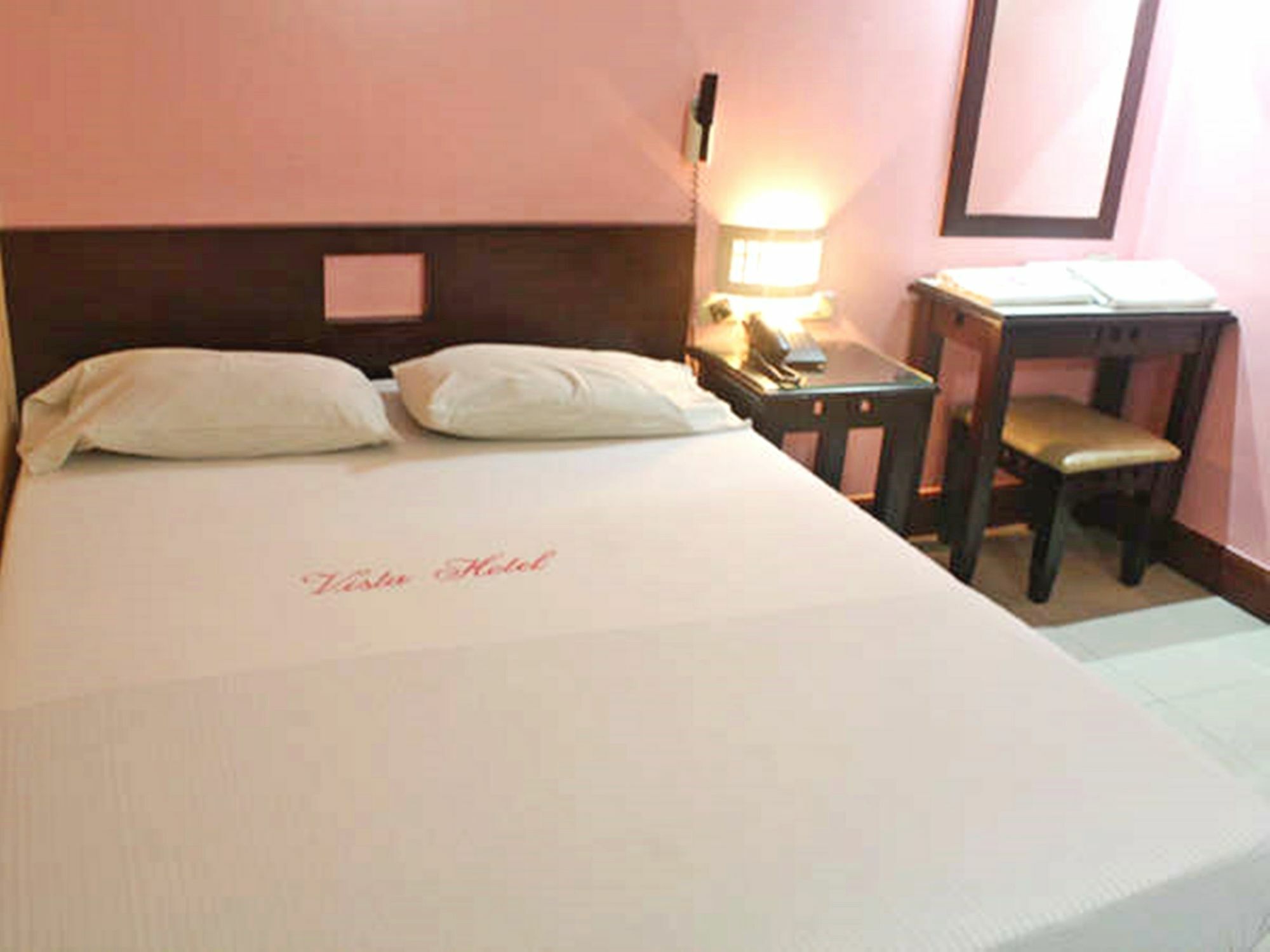 Vista Apartelle Makati City Екстер'єр фото