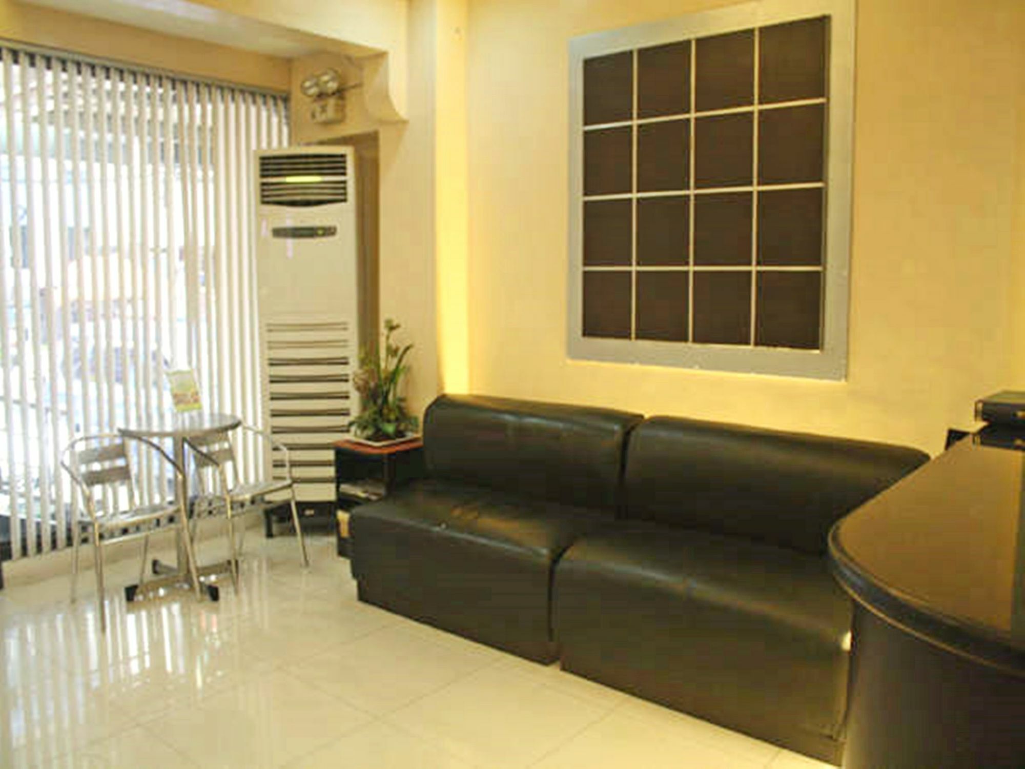 Vista Apartelle Makati City Екстер'єр фото
