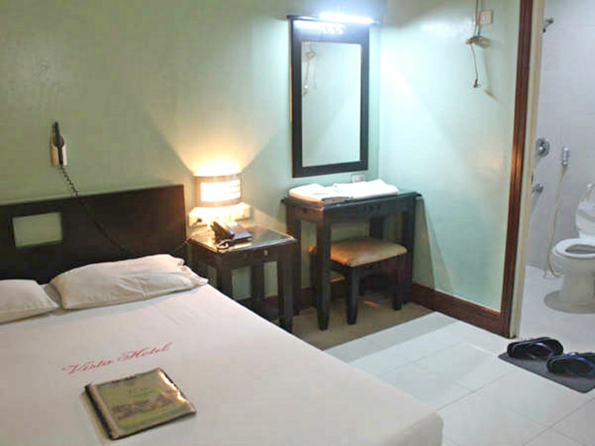 Vista Apartelle Makati City Екстер'єр фото