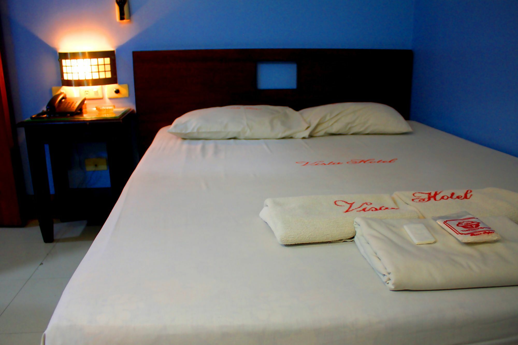 Vista Apartelle Makati City Екстер'єр фото